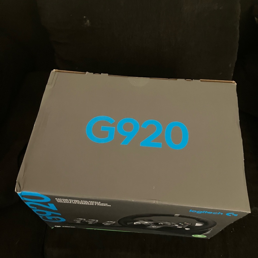 Logitech G920 Xbox Racing Wheel Set - Picture 2 of 6